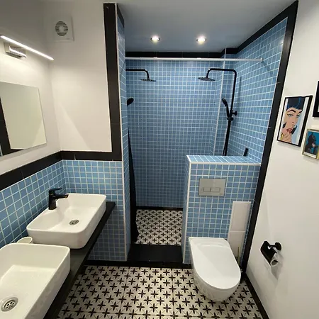 아파트 Lovely 1 Bedroom In The Heart Of *